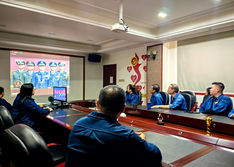  弘旭公司組織觀看九三閱兵式，激發(fā)愛(ài)國(guó)熱情(圖3)
